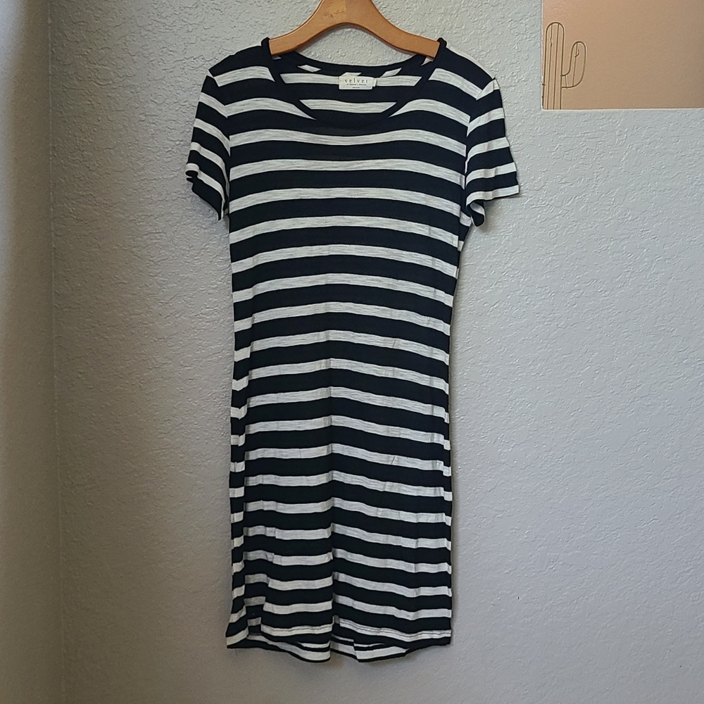 Velvet by Graham & Spencer Stripe Black/White Casual T-Shirt Dress Size M